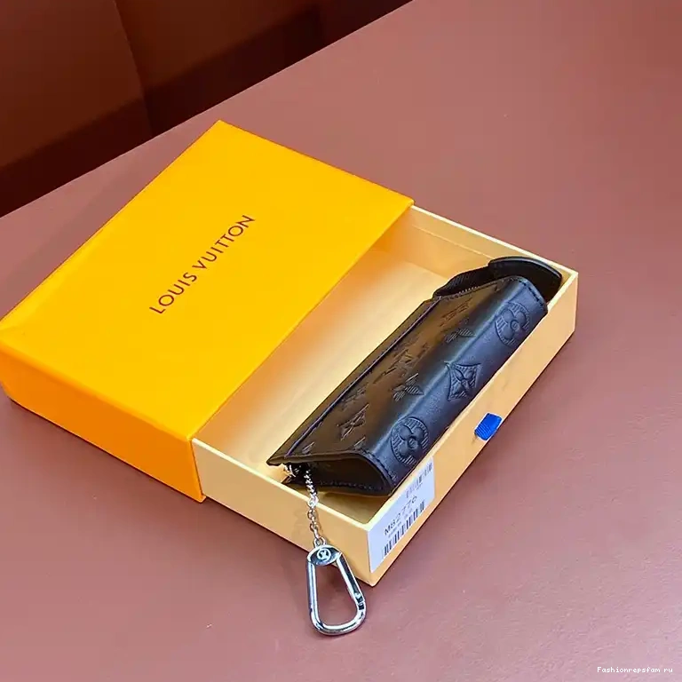 Fashionrepsfam ru LV 2312YA0029 Bags 0804